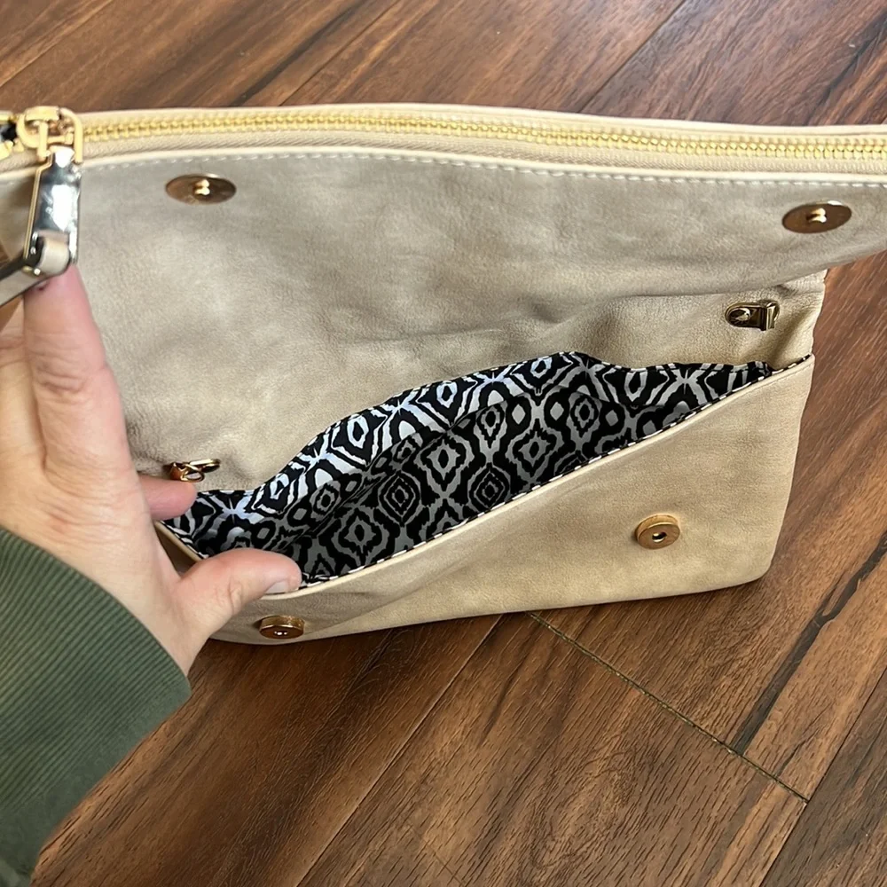 NWOT URBAN Expressions Beige Clutch - Picture 6 of 15
